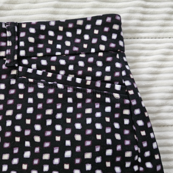 White House Black Market Polka Dot Women's Shorts. Size 4 - Picture 4 of 9